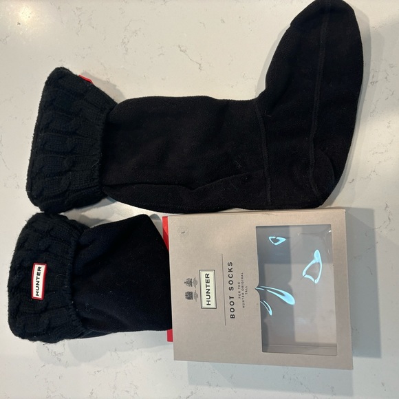Size 8 hunter boots and a pair of black & a pair of white Hunter socks in Large - Picture 9 of 13